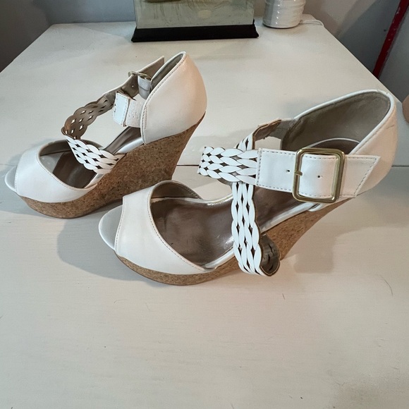 Beautiful Charlotte Russe wedges. - Picture 2 of 4
